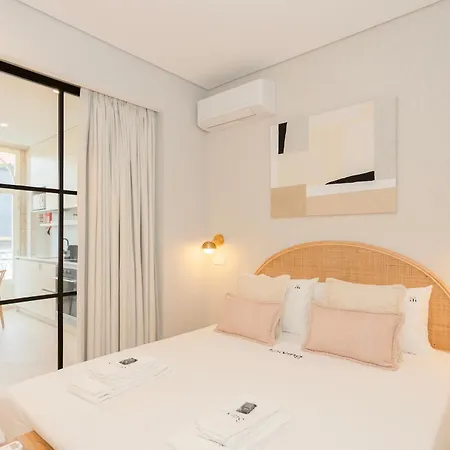 Liiiving In - Luxury Design Apartment
