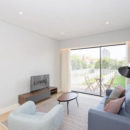 Liiiving In - Luxury Design Apartment
