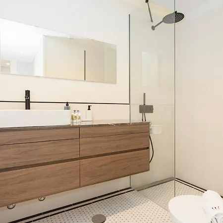 Liiiving In - Luxury Design *